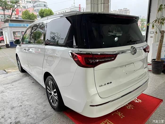 别克gl8现车以到,指导价317900,别拿套贷车比,出厂2