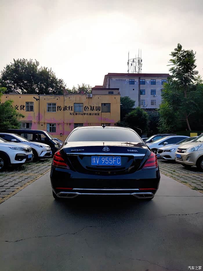出售一台16年奔驰s320l商务版外观升级迈巴赫套件原版