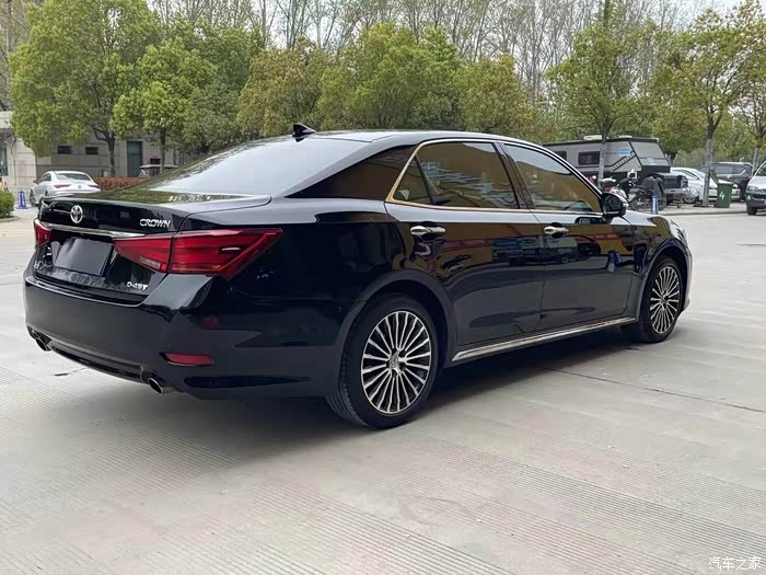 最新到店 19年丰田皇冠 尊享版 指导价37.48万 实表6