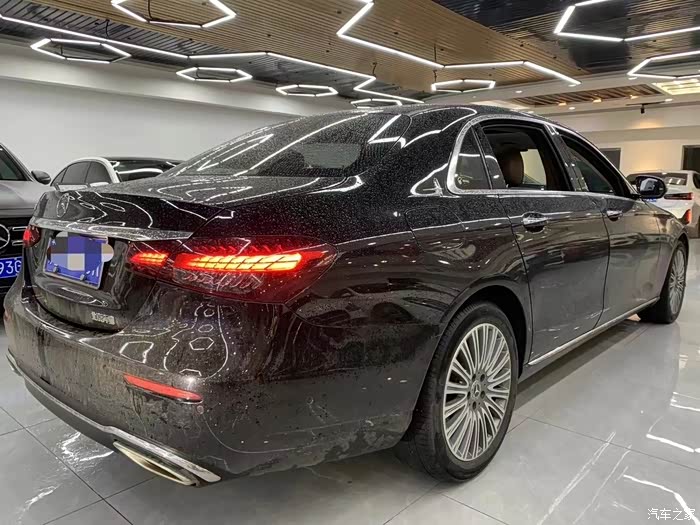 21年21改款奔驰e300l时尚4799那款感应电尾