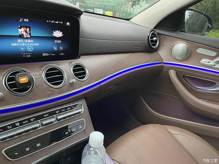 21年奔驰e300豪华,个人一手车,原版原漆,3万公里带车衣