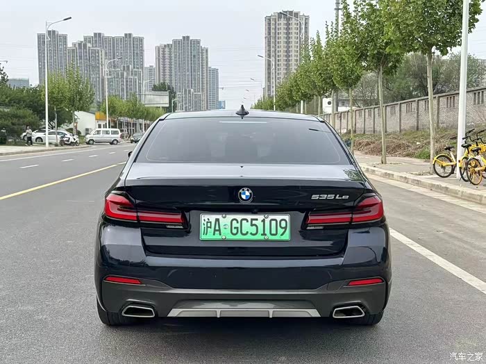 最新拿下21年22款宝马535le先锋版,黑外红内,哈曼卡顿