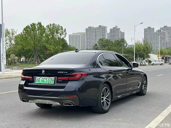 最新拿下21年22款宝马535le先锋版,黑外红内,哈曼卡顿