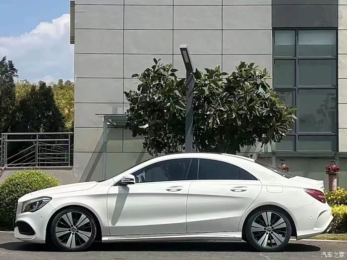 最新到店 2017款奔驰cla200 时尚型 2017年9月