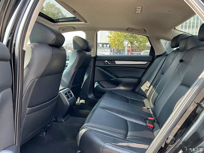 2019年本田雅阁十代15t排量260高功率动力好