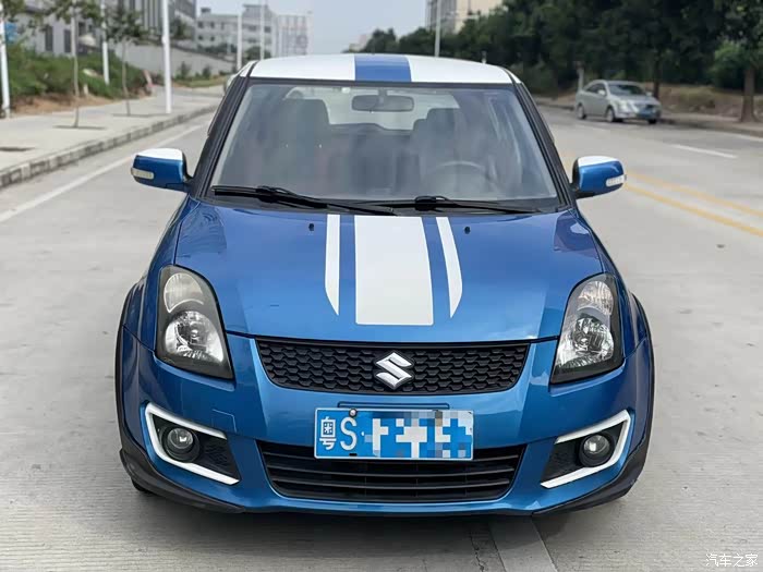 最新到店2016年一手精品铃木雨燕双色版15自动挡车