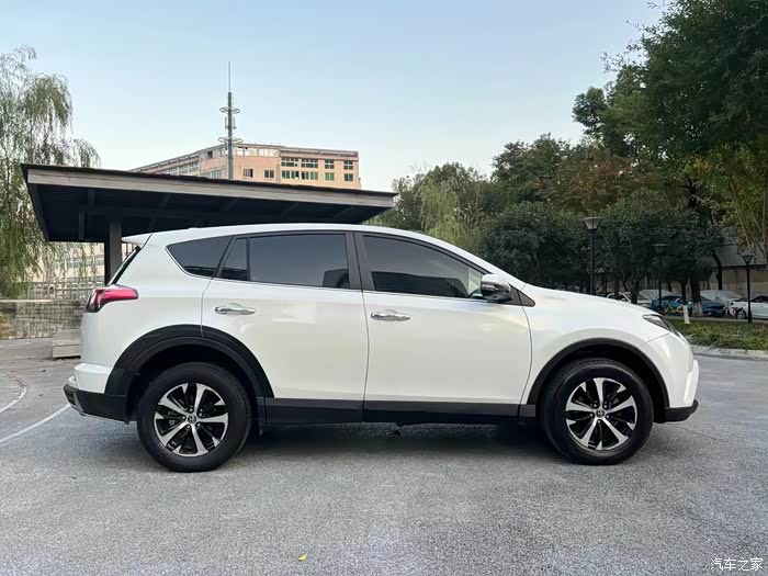 新到店一手2019年上牌丰田荣放20l自动挡两驱风尚版