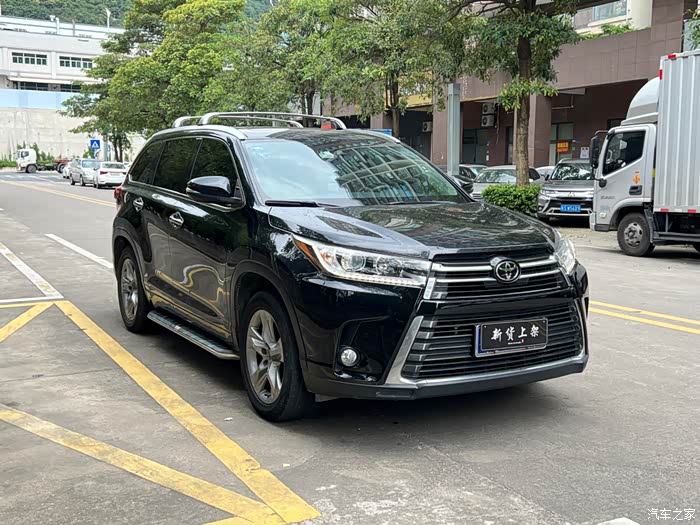 2018年丰田汉兰达,2.0t四驱7座尊贵版,一键启动,座椅