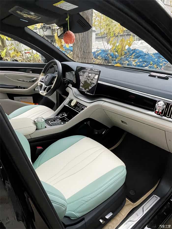 比亚迪宋plusdmi内饰竟如此年轻化