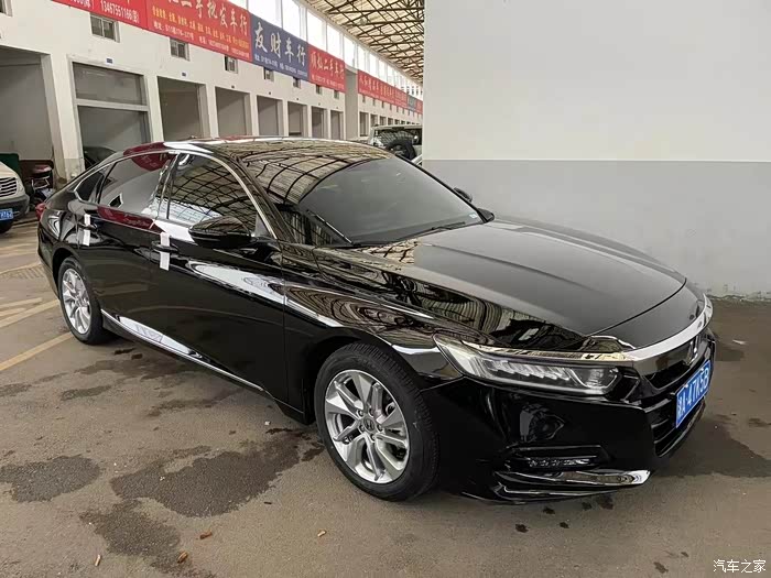 18年本田雅阁双电动座椅8万公里车况精品加装氛围灯