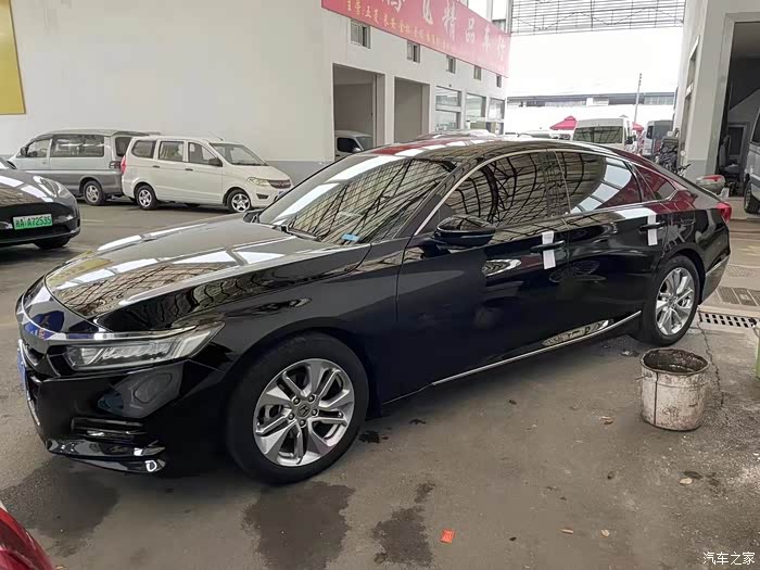 18年本田雅阁双电动座椅8万公里车况精品加装氛围灯