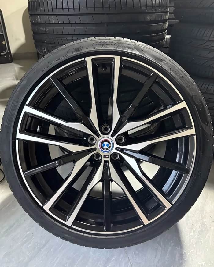 宝马22寸x5原厂轮毂带胎一套感兴趣的看过来