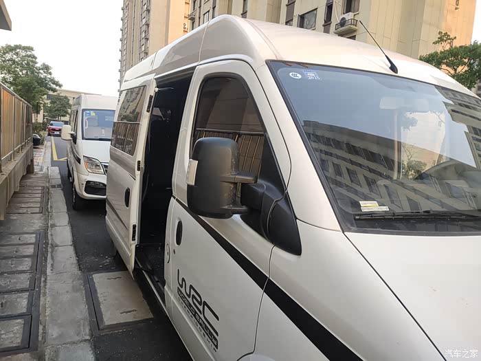 用车心得大通v80是一款非常实用的商用车