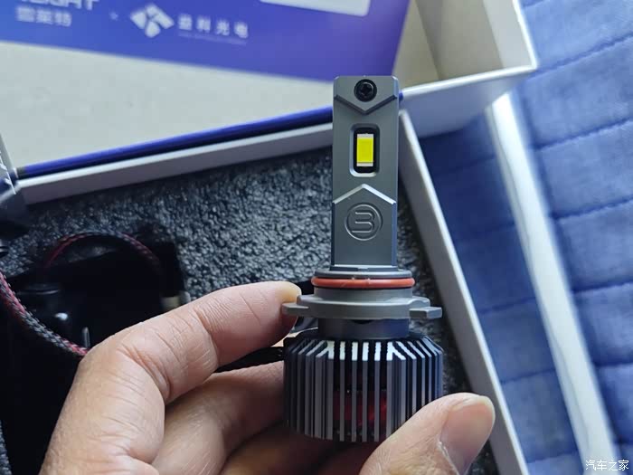 安利一款led9012型号适配12代卡罗拉低配卤素大灯灯泡