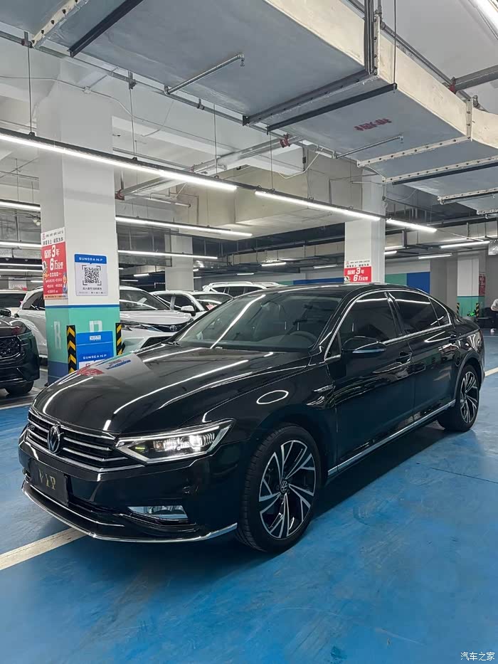 出售22年大众迈腾30周年纪念版本,保险全年,两万六千公里