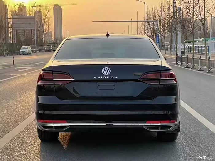 新到18年大众辉昂380商务版个人一手车车况精品电动