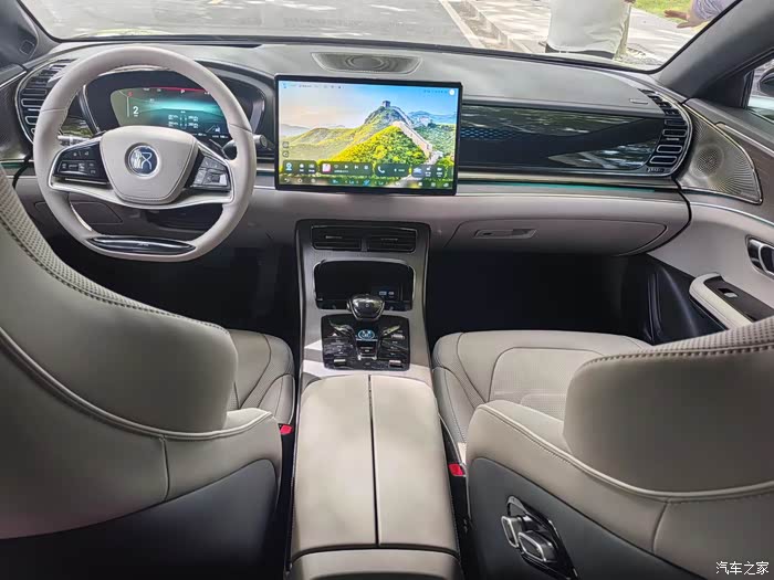 比亚迪汉ev电动豪华新典范