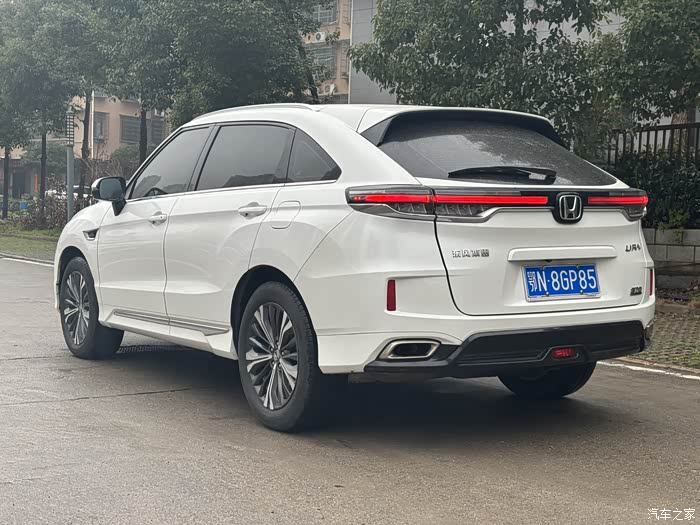 本田urv2020款370turbo两驱尊雅版行驶