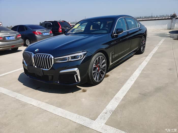 21年5月上牌宝马740li行政版四驱四座m套装安全