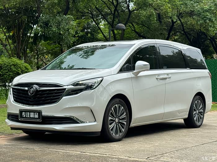 别克gl8 22款 陆尊 653t豪华版 2022年上牌 安