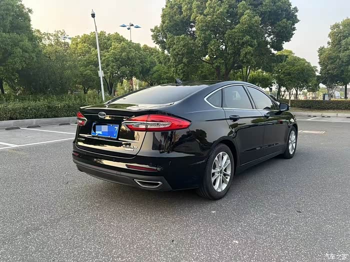 最新到店19年蒙迪欧2.0t高配 美女一手车 只跑了1700