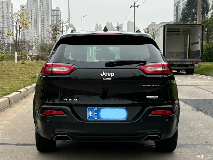 2017年2月上牌吉普自由光自动24l高配