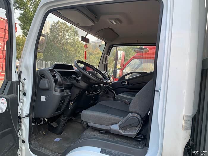 东风多利卡厢式货车