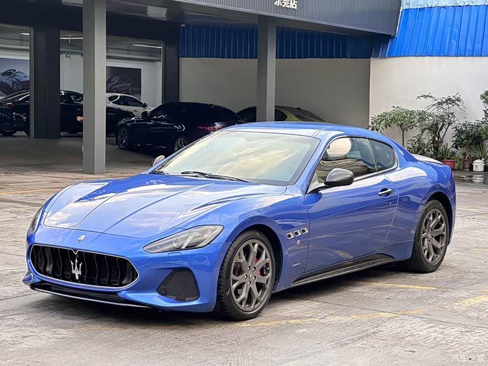 点击:>1|回复:>0玛莎拉蒂论坛>17年蓝外棕内gt4.2?