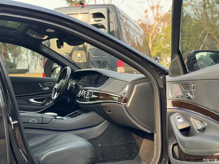 最新购入 18年18款奔驰迈巴赫s450,全车原版基本原漆