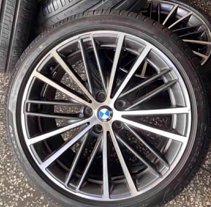 宝马530轮毂5系19寸轮毂带胎一套