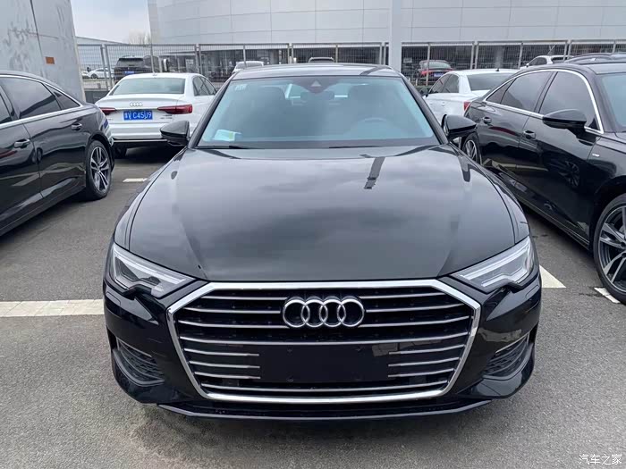 出售21年奥迪a6l45臻选致雅安全行驶6万公里分期