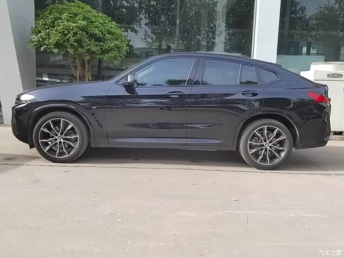 宝马x42022款xdrive30im运动套装