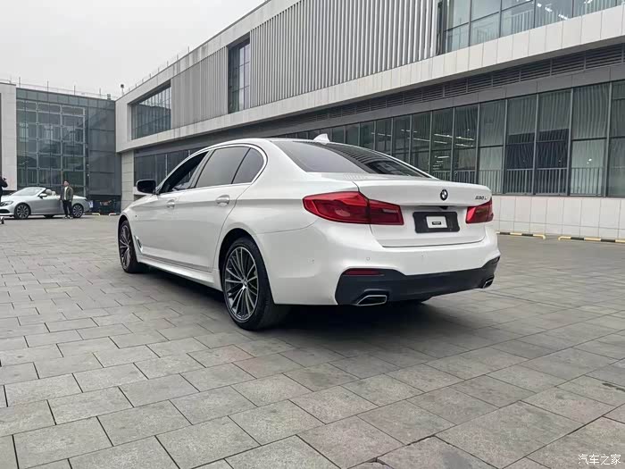 20年宝马530li尊享m运动白红哈曼卡顿实表5万公里