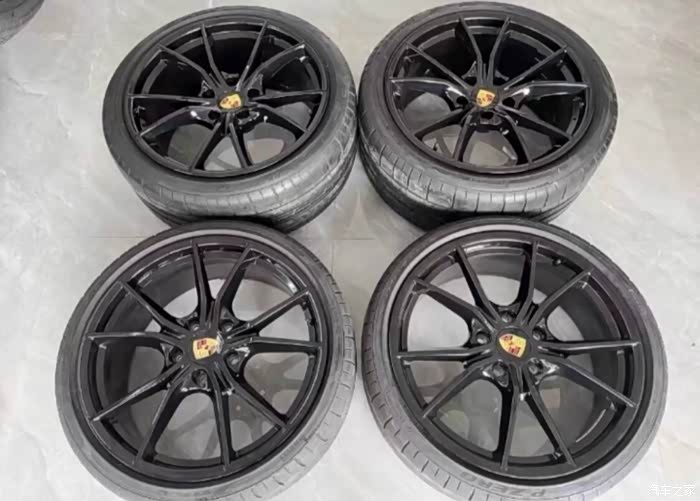 保时捷20寸保时捷718原厂轮毂一套带胎感兴趣的看过来