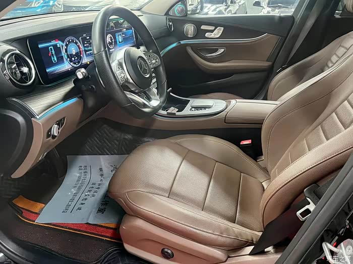 19年奔驰e300豪华版