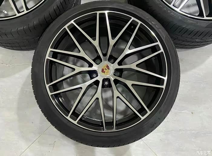 22寸保时捷卡宴轮毂轮胎喜欢的看过来