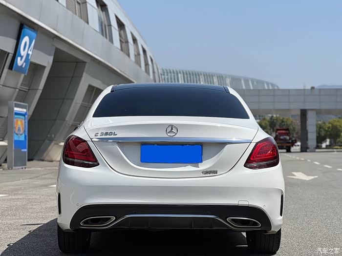 2019款奔驰c180l16t时尚型运动版表显8