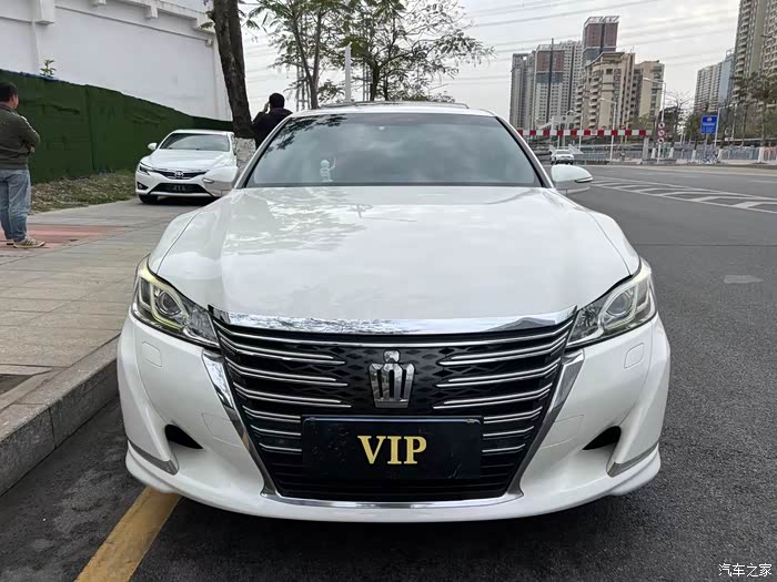 16年丰田皇冠20t白外黑内广州一手到手0投资水晶