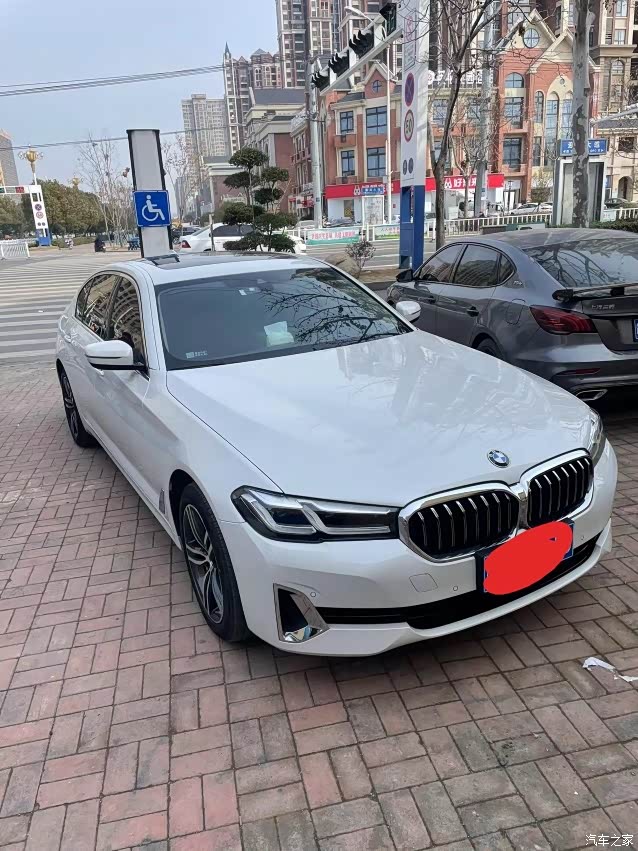 本人个人车22年一月上牌宝马530li领先豪华外白内红最佳