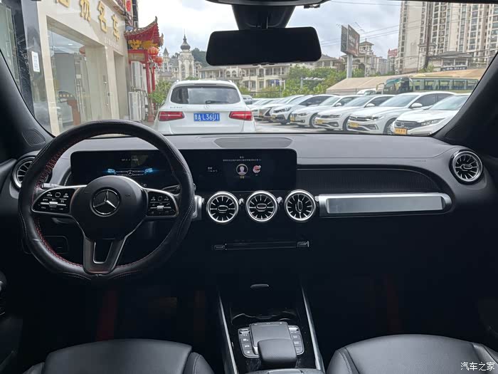 2022款奔驰glb220动感型,原版原漆带车衣,加装了电