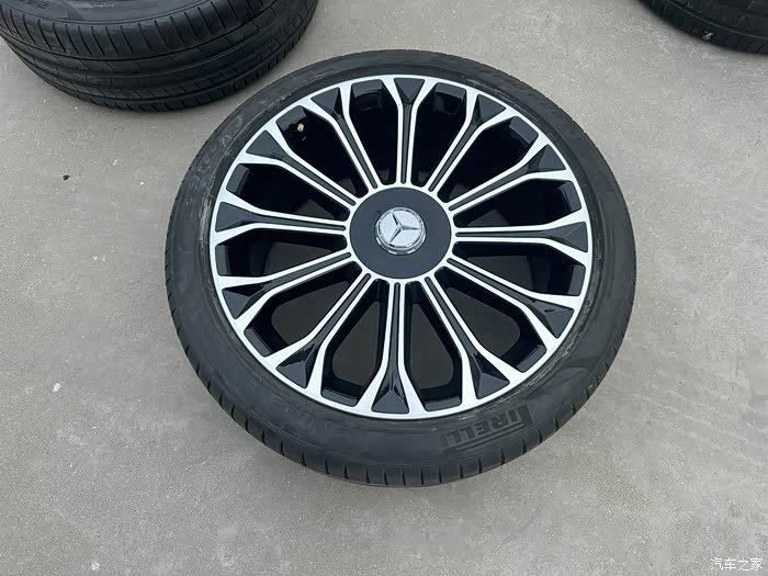 出一套奔驰s450拆车钢圈