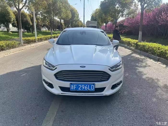 15年蒙迪欧20t豪华版一手车极品车况价格不高全款5x首