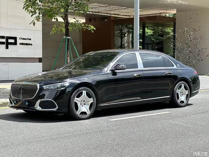 奔驰迈巴赫s480 21款 21 年 上牌本地一手车,实行4