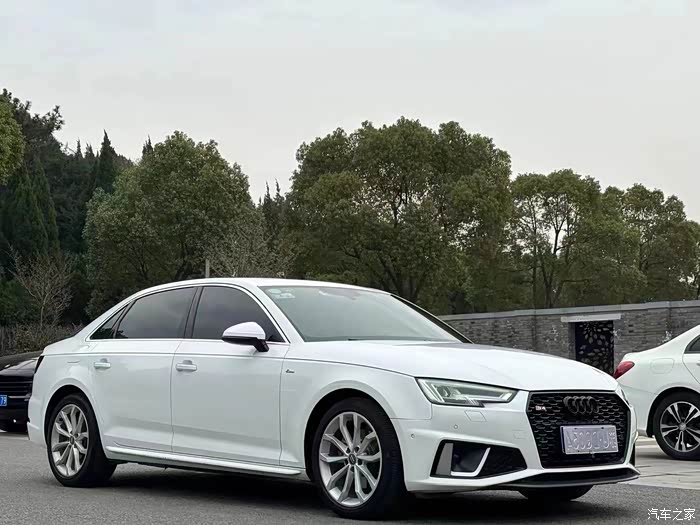 19年奥迪a4l 自动2.0t时尚 飞机档 液晶仪表 大轮毂