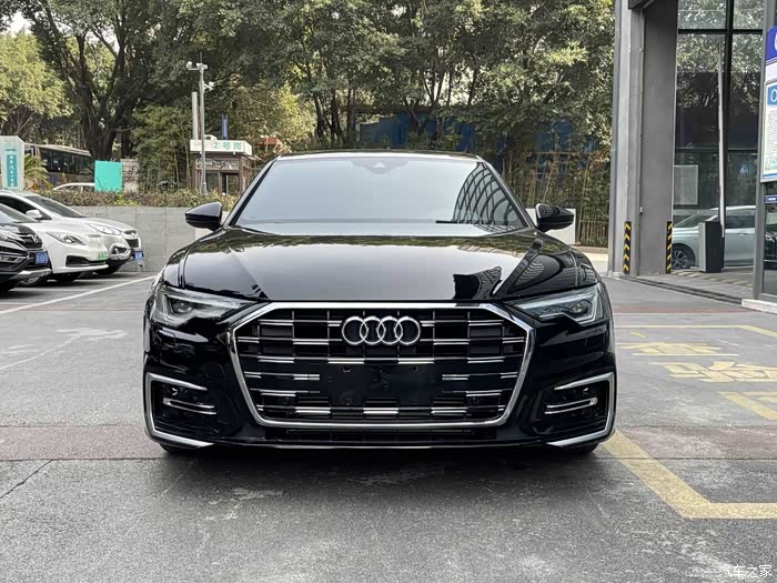 奥迪a6l2023款40tfsi豪华动感型296