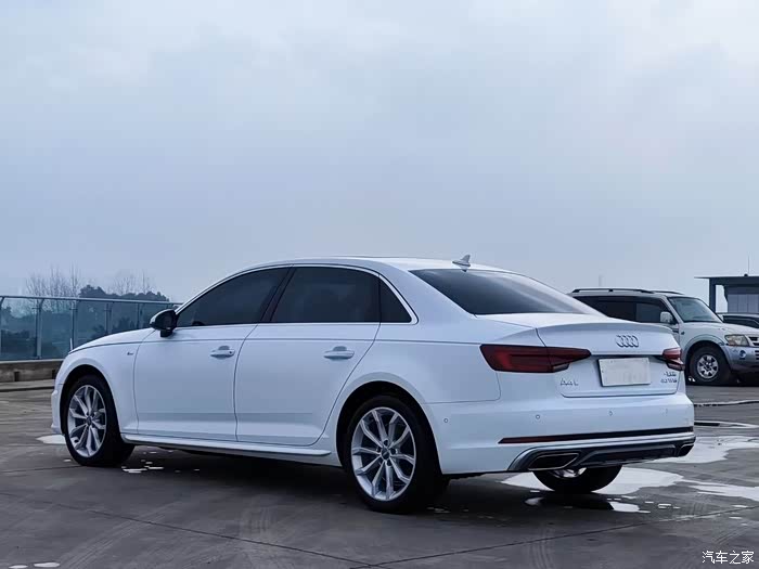 最新到店2021年奥迪a4l时尚全车原版少量做漆成色