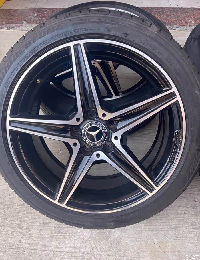 18寸奔驰c260l原厂五角星轮毂轮胎一套感兴趣的可以约