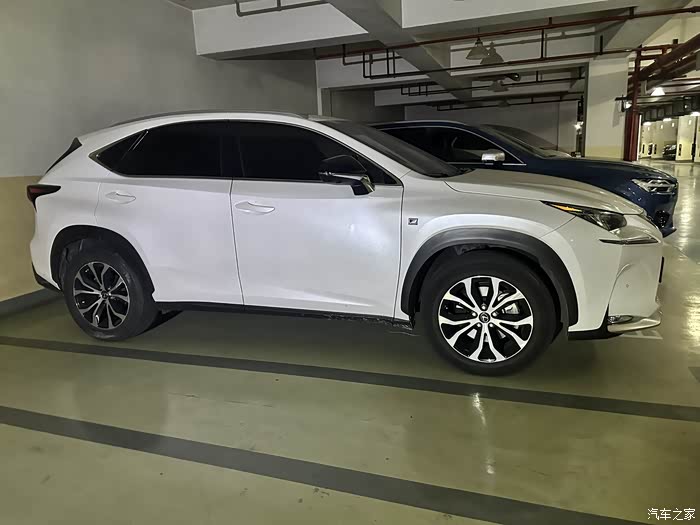 16年nx200tsport版本指导价50万的开了3