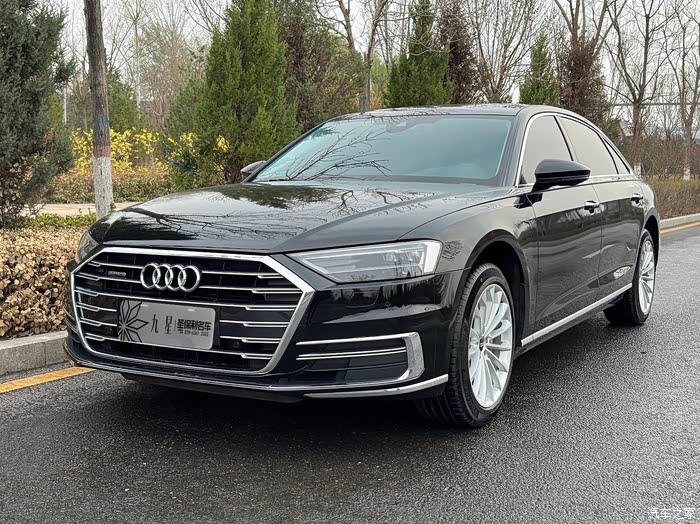 奥迪a82022款50tfsiquattro舒适