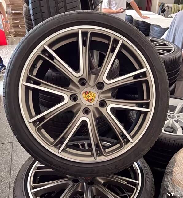 保时捷帕拉梅拉铂金版轮毂21寸喜欢的来